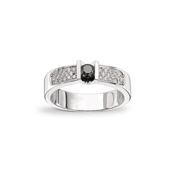 Ring i hvitt gull med diamanter 0,43ct