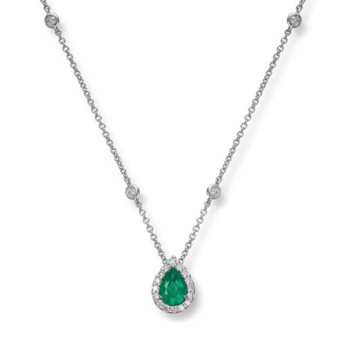 Smykke med smaragd og diamanter